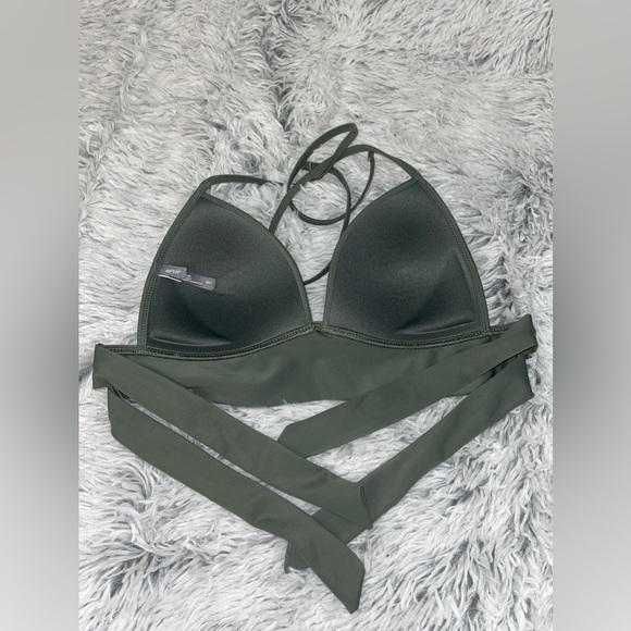 BUNDLE of Medium size bikini tops 1 Abercrombie 2 Aerie EUC - Picture 8 of 10